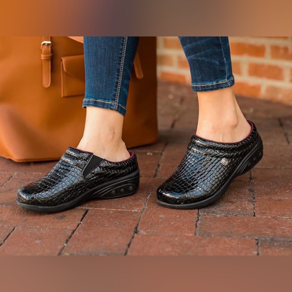 Women’s Therafit Molly Leather Slip-On Clog Shoes Size 8.5-9